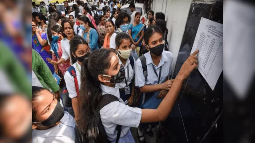 Class 12 science passouts up 16%, Centre mulls more STEM seats, staff